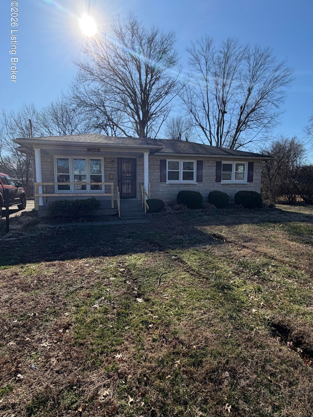 Photo of 5012 Paramount Dr, Louisville, KY 40258 (MLS # 1707797)