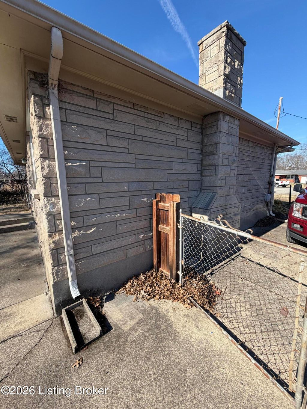 Photo of 5012 Paramount Dr, Louisville, KY 40258 (MLS # 1707797)