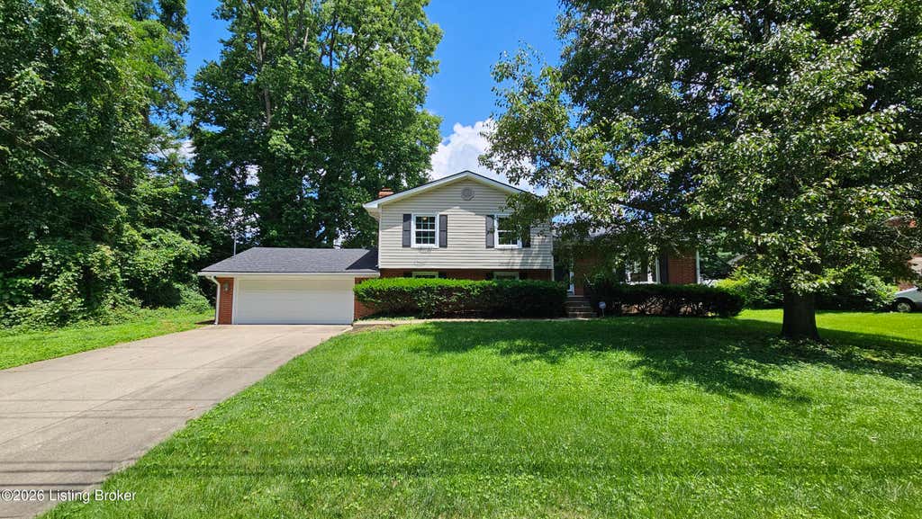 Photo of 4117 Nachand Ln, Louisville, KY 40218 (MLS # 1718627)