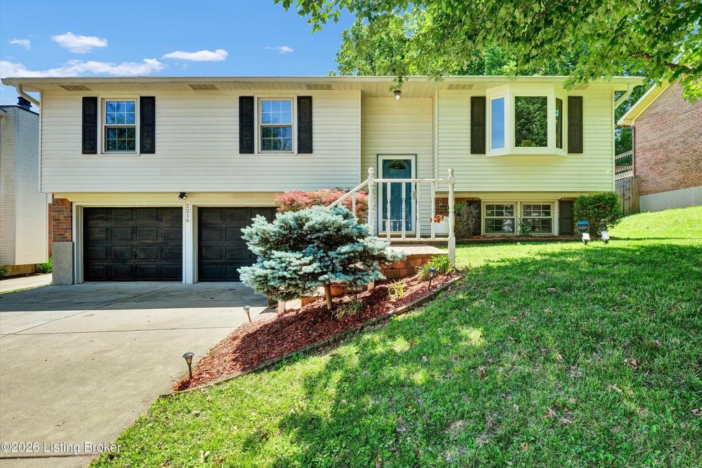 Photo of 2216 Alice Kay Dr, Louisville, KY 40214 (MLS # 1716272)