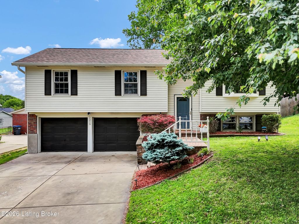 Photo of 2216 Alice Kay Dr, Louisville, KY 40214 (MLS # 1716272)