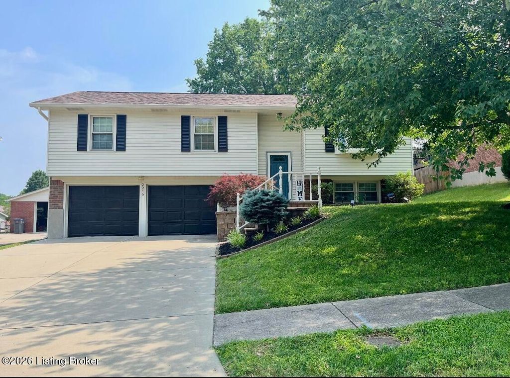 Photo of 2216 Alice Kay Dr, Louisville, KY 40214 (MLS # 1716272)