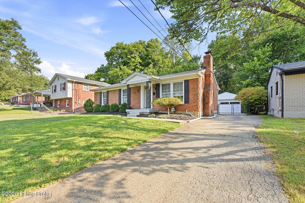 Photo of 3311 Startan Ct, Louisville, KY 40220 (MLS # 1729369)
