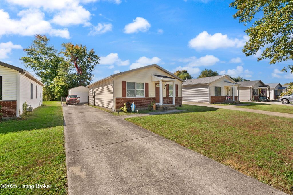 Photo of 6504 Jennifer Valley Way, Louisville, KY 40258 (MLS # 1705752)