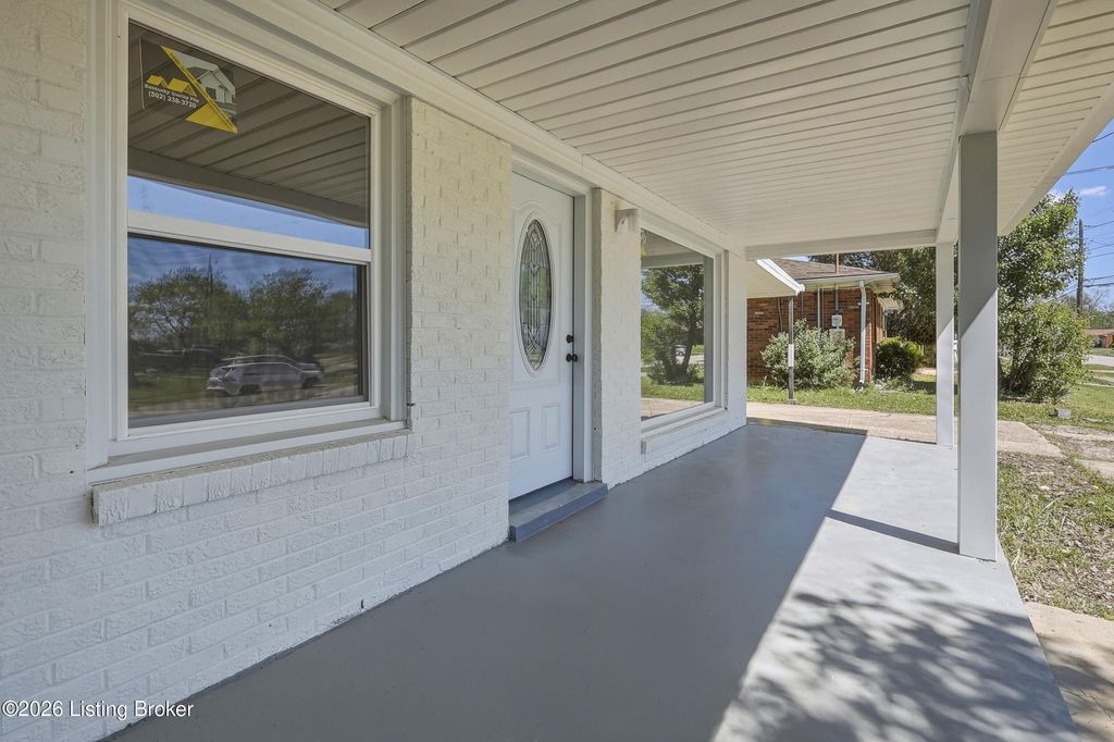 Photo of 221 McBroom Dr, Louisville, KY 40214 (MLS # 1713604)