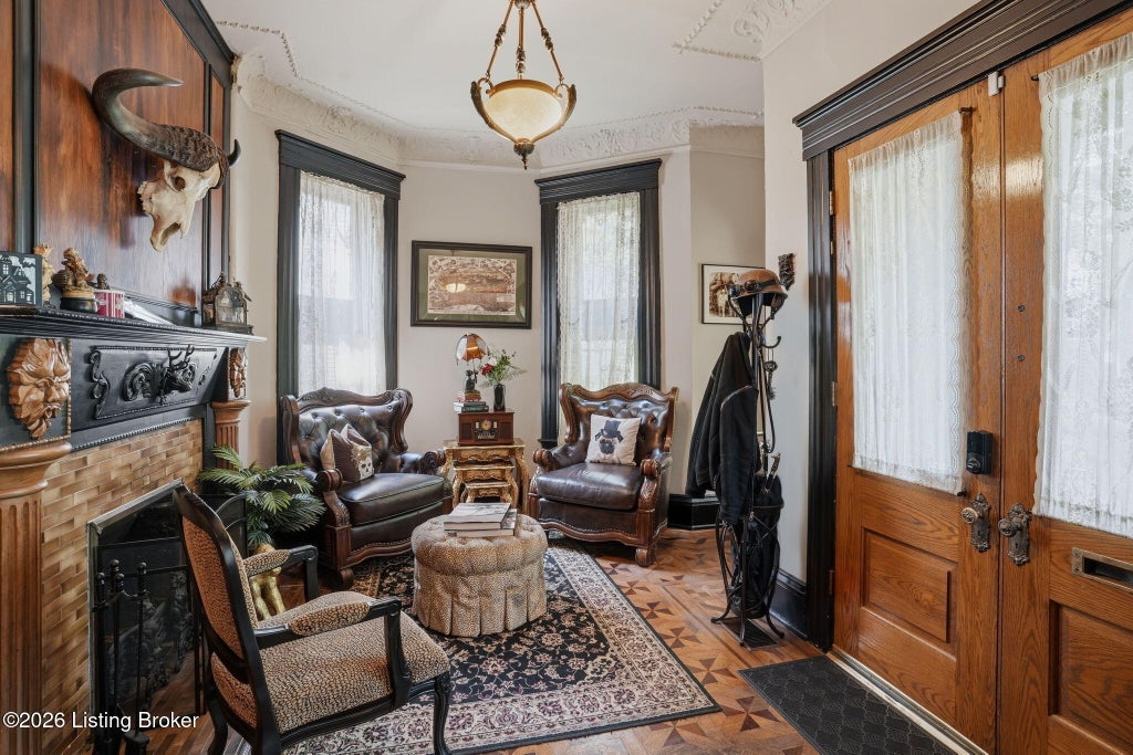 Photo of 504 Belgravia Ct, Louisville, KY 40208 (MLS # 1728520)
