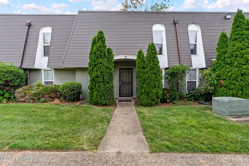 Photo of 602 La Fontenay Ct, Louisville, KY 40223 (MLS # 1726182)