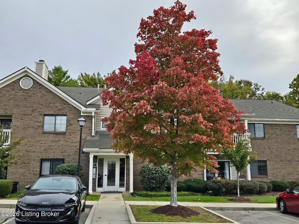 Photo of 401 Creason Ct #208, Louisville, KY 40223 (MLS # 1710224)