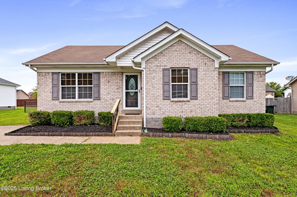 Photo of 434 Gentry Ln, Mt Washington, KY 40047 (MLS # 1721070)