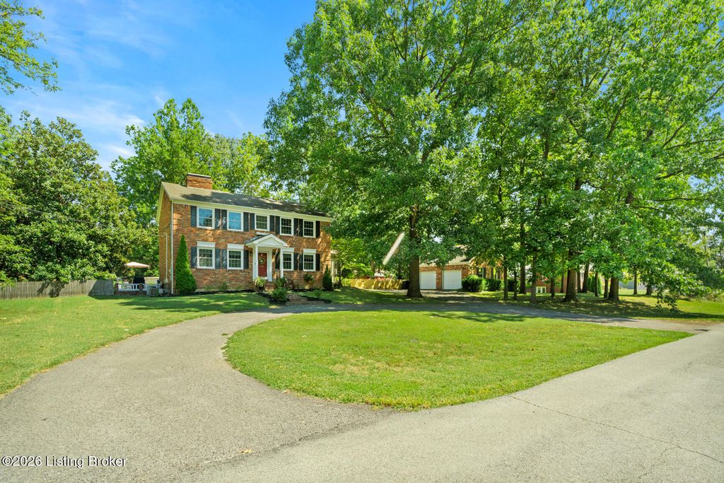 Photo of 190 Spruce Ln, Mt Washington, KY 40047 (MLS # 1707476)