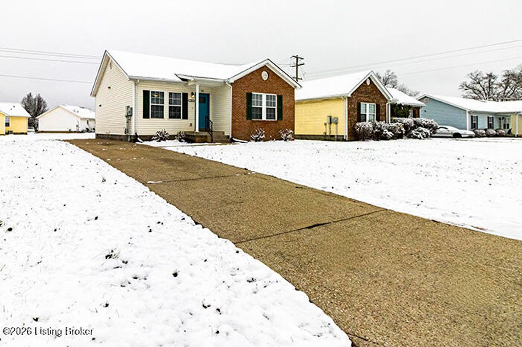 Photo of 143 Deerfield Ct, Shepherdsville, KY 40165 (MLS # 1707726)
