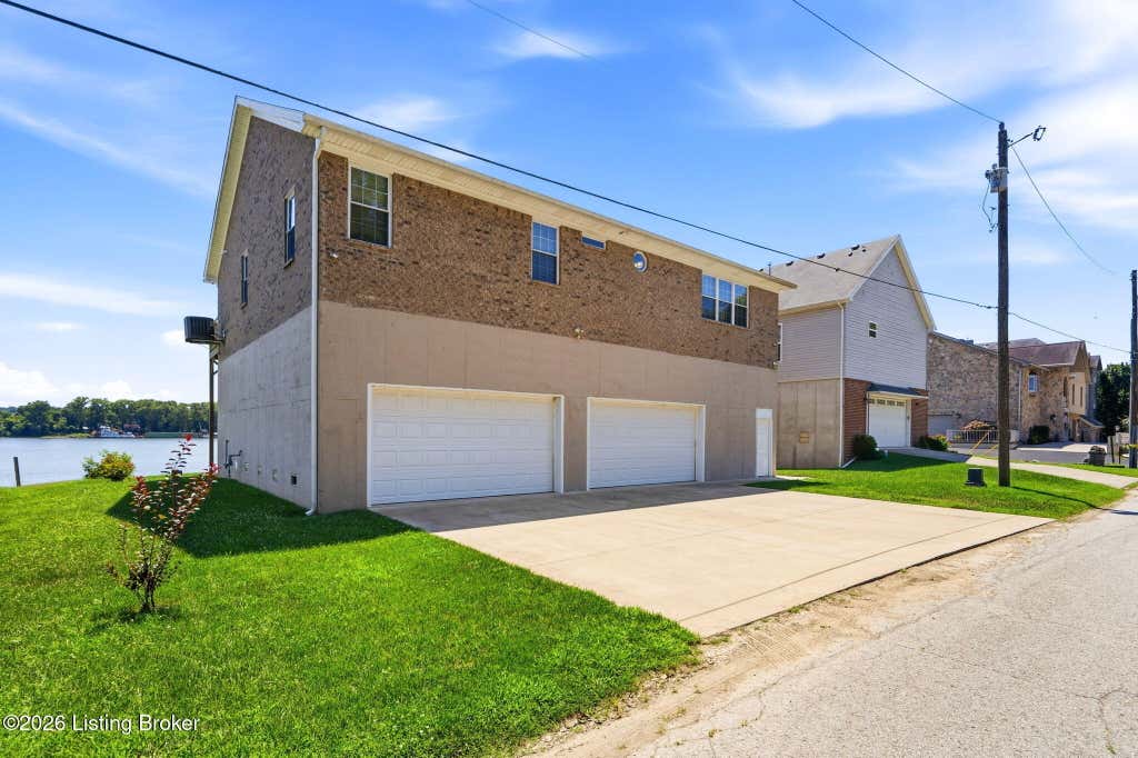 Photo of 408 S Front St, Jeffersonville, IN 47130 (MLS # 1725709)