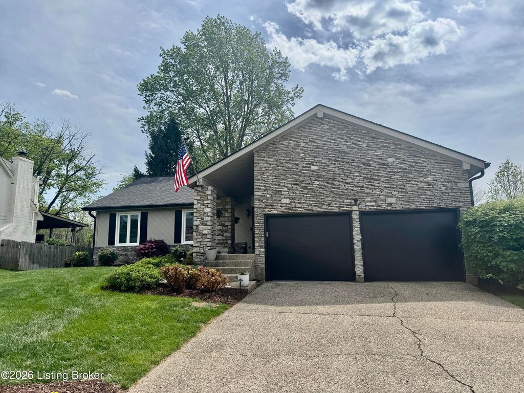 Photo of 12602 Towne Creek Rd, Louisville, KY 40243 (MLS # 1714143)