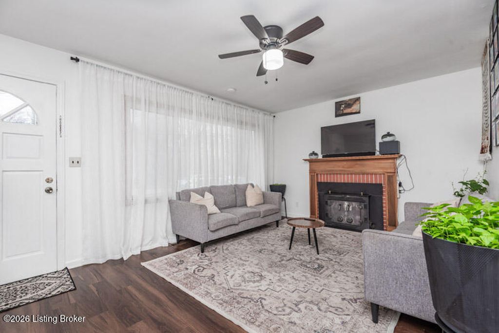 Photo of 111 Crews Dr, Louisville, KY 40218 (MLS # 1711446)