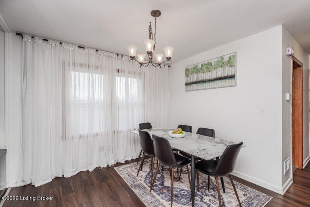 Photo of 111 Crews Dr, Louisville, KY 40218 (MLS # 1711446)