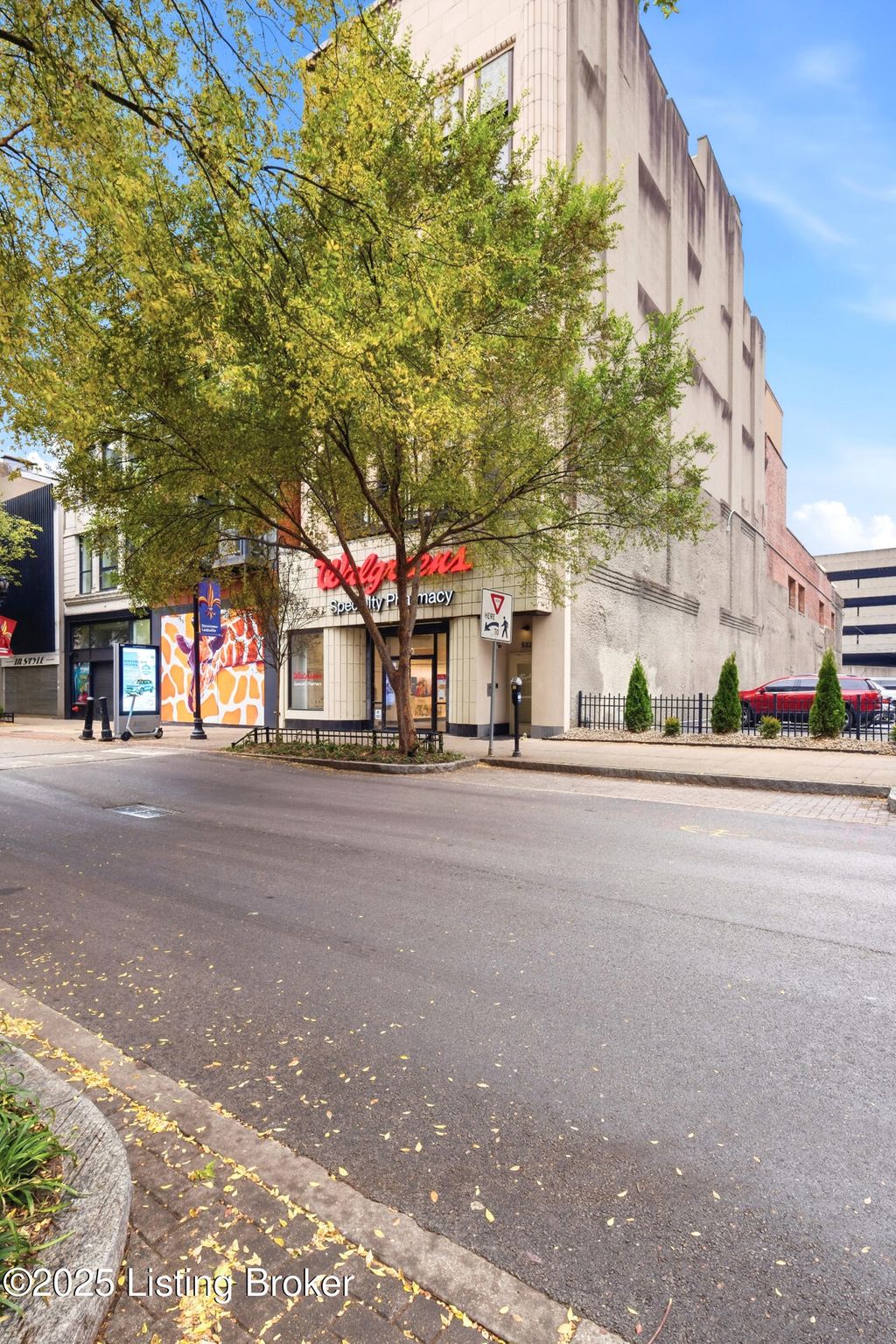 Photo of 532 S 4th St #UNIT 301, Louisville, KY 40202 (MLS # 1703711)