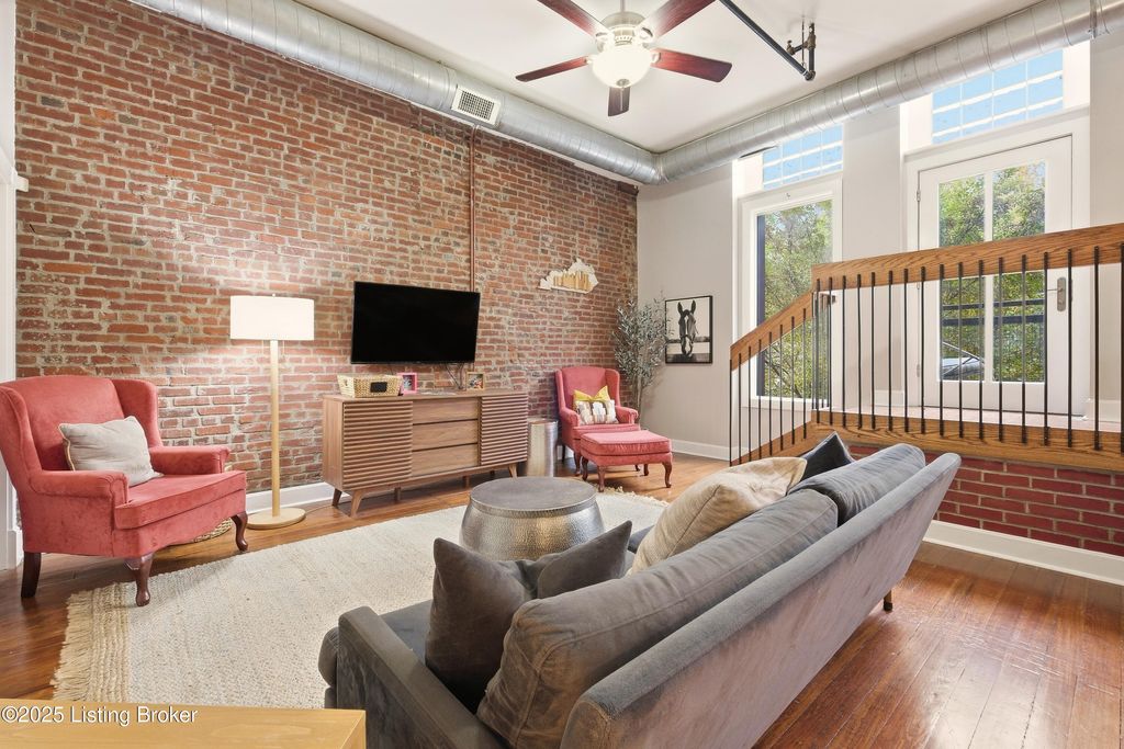 Photo of 532 S 4th St #UNIT 301, Louisville, KY 40202 (MLS # 1703711)