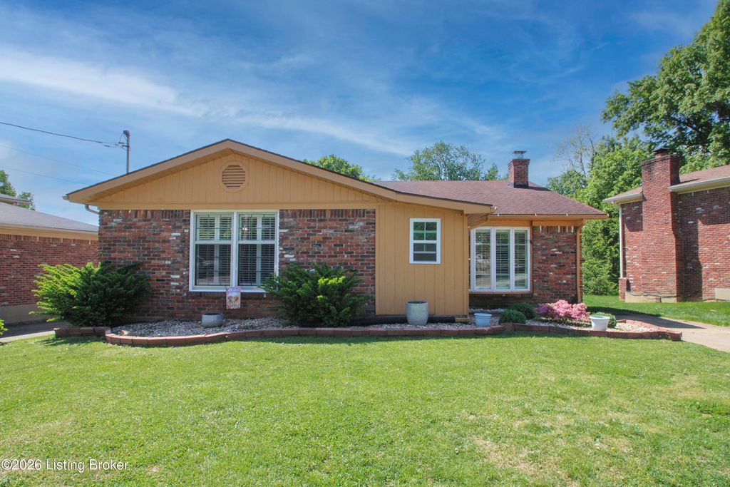 Photo of 10706 Blackwood Rd, Jeffersontown, KY 40299 (MLS # 1715366)