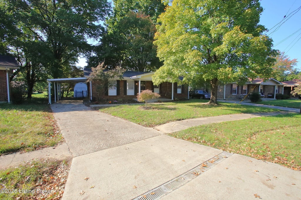 Photo of 5702 Maldon Dr, Louisville, KY 40216 (MLS # 1732817)