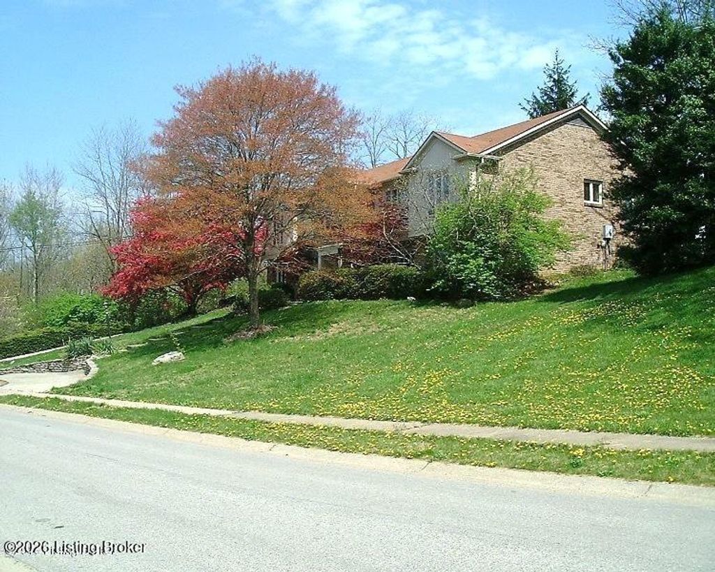 Photo of 2311 Fallsview Rd, Louisville, KY 40207 (MLS # 1713535)