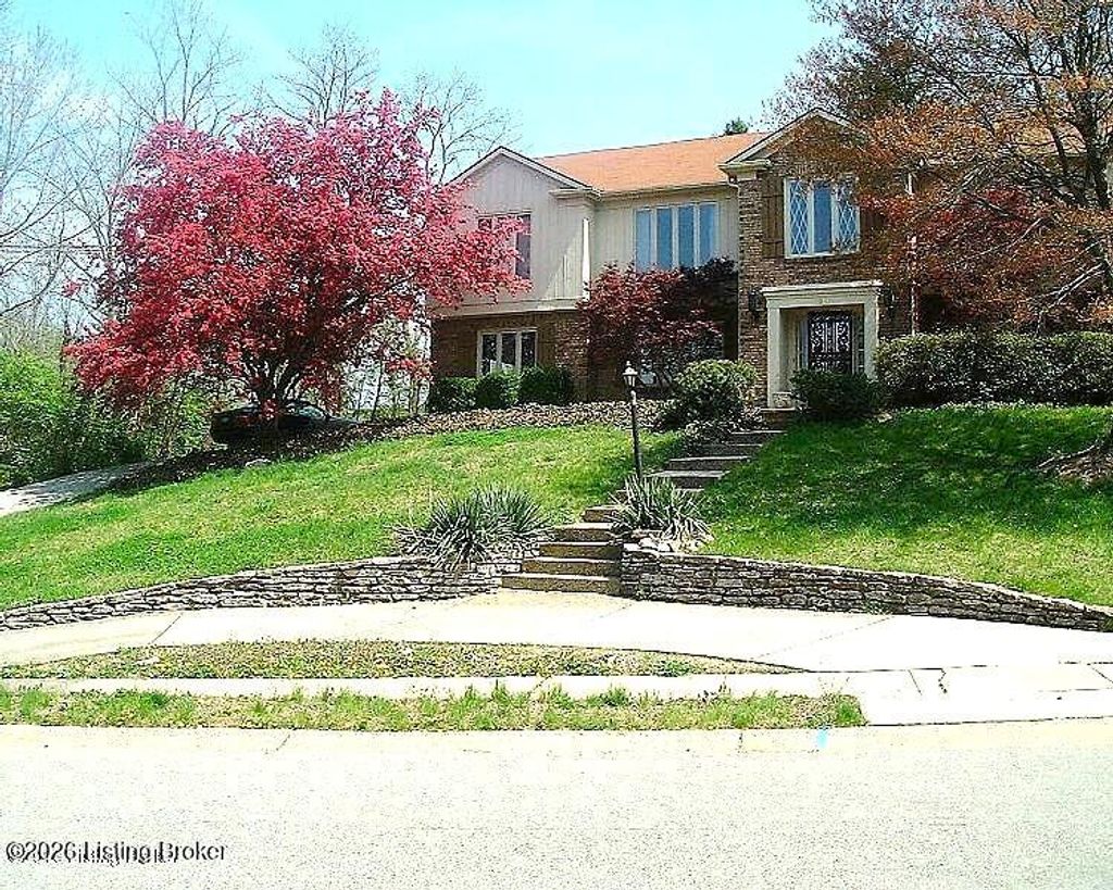 Photo of 2311 Fallsview Rd, Louisville, KY 40207 (MLS # 1713535)