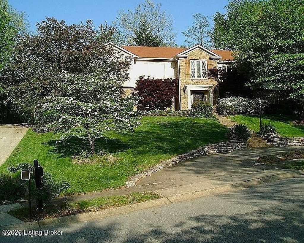 Photo of 2311 Fallsview Rd, Louisville, KY 40207 (MLS # 1713535)