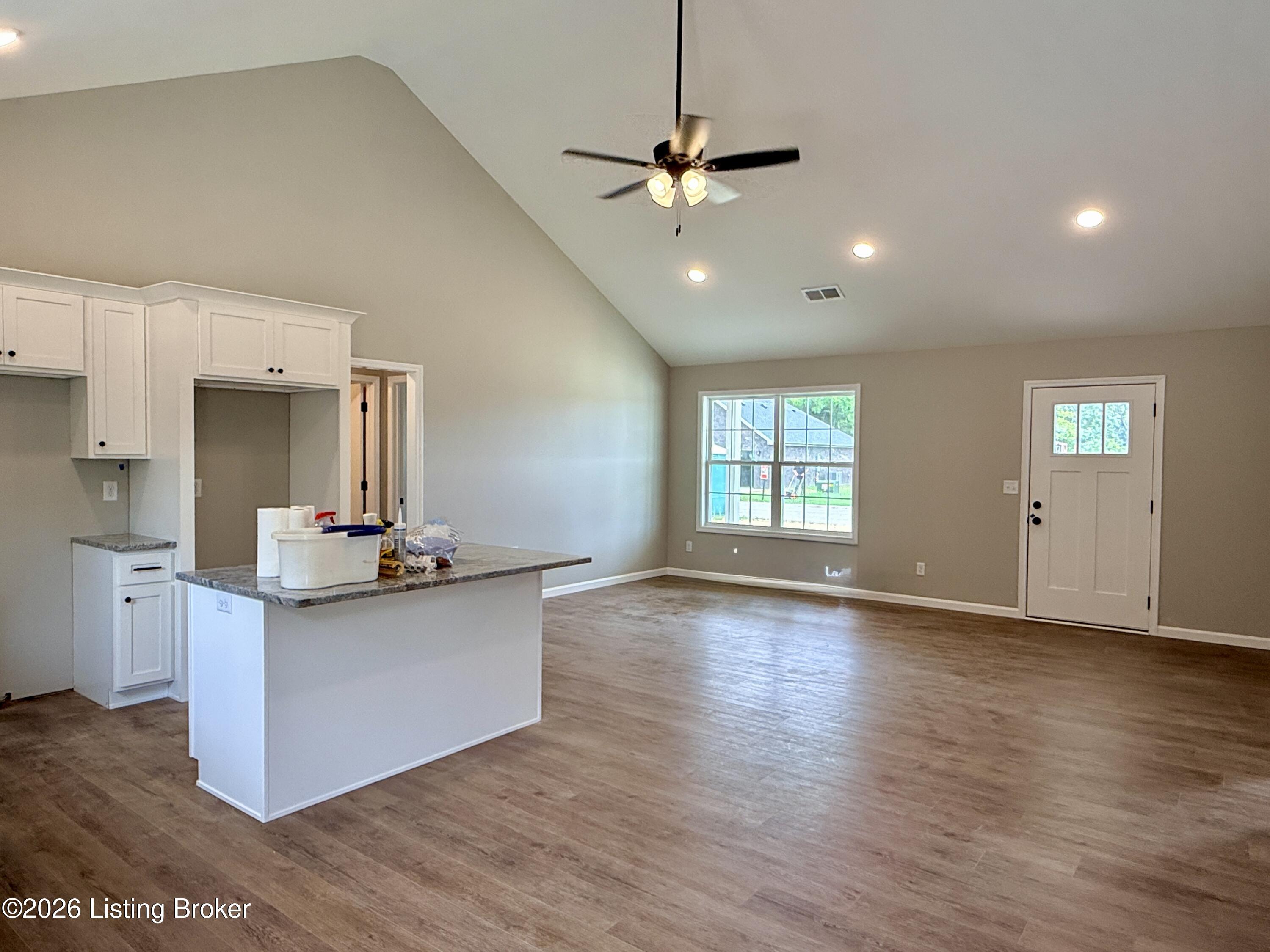 209 Tulip Dr - Photo 3