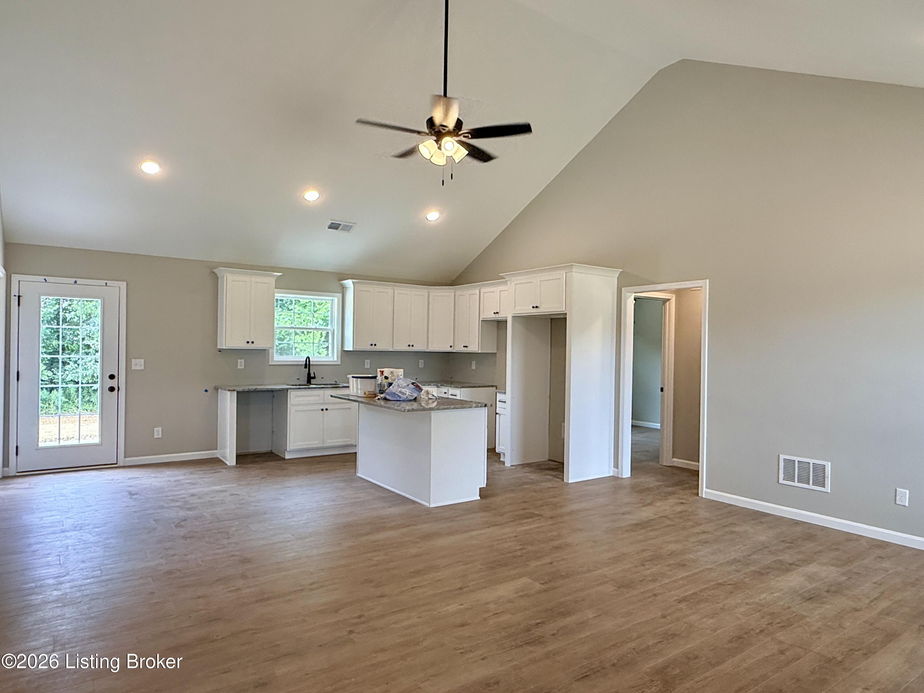 209 Tulip Dr - Photo 2