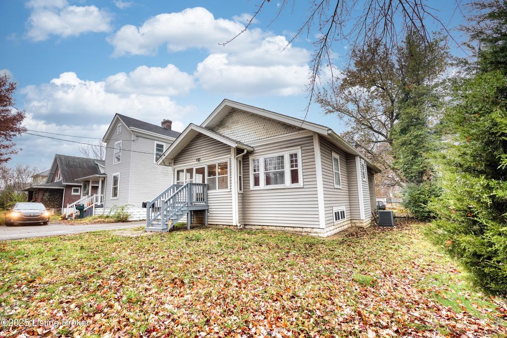 Photo of 4716 S 3rd St, Louisville, KY 40214 (MLS # 1704040)