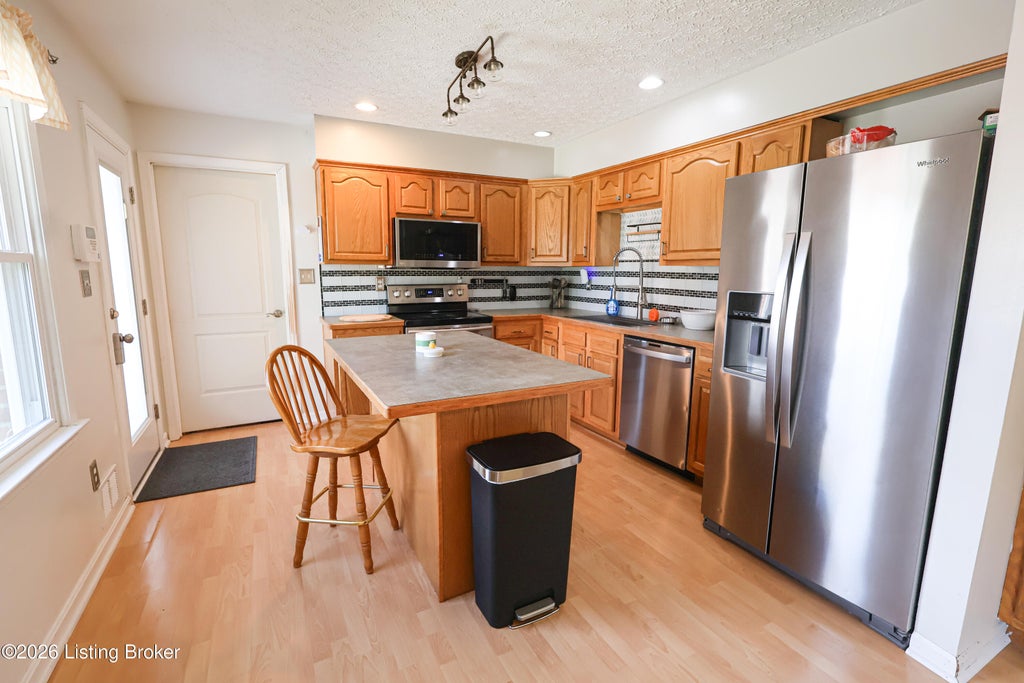 Photo of 168 Colonial Dr, Mt Washington, KY 40047 (MLS # 1732133)