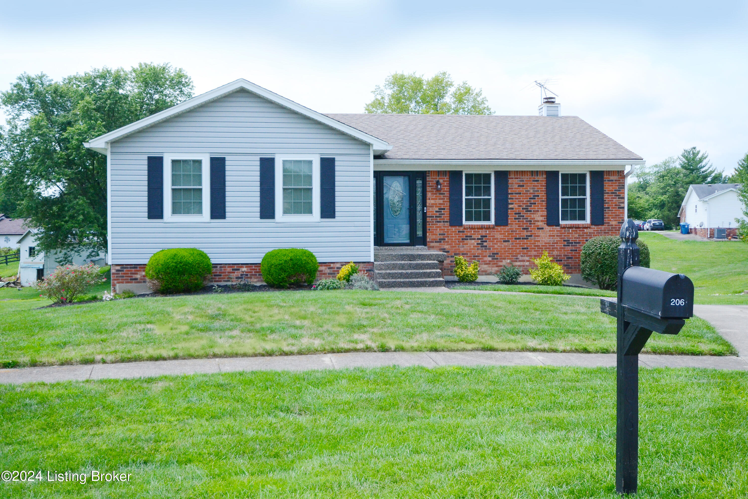 206 Rolling Ridge Way, Simpsonville, Kentucky image 2