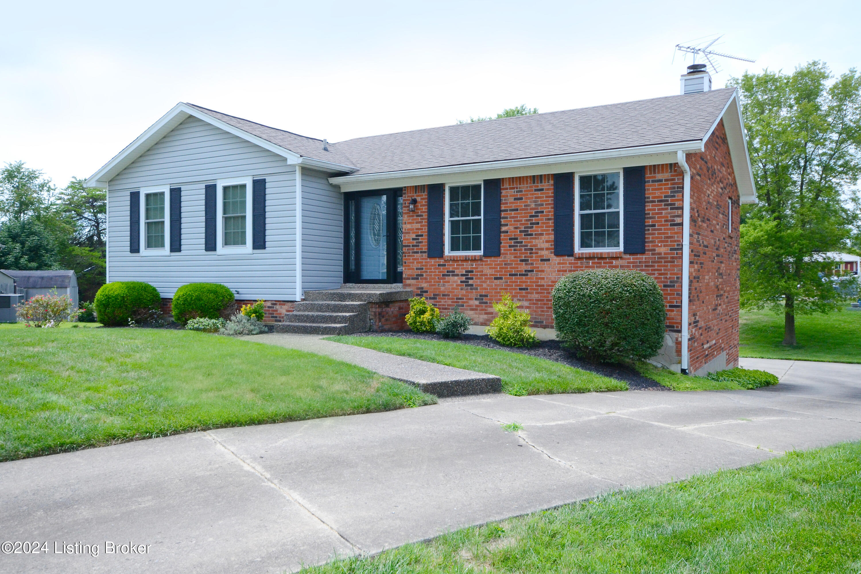 206 Rolling Ridge Way, Simpsonville, Kentucky image 1