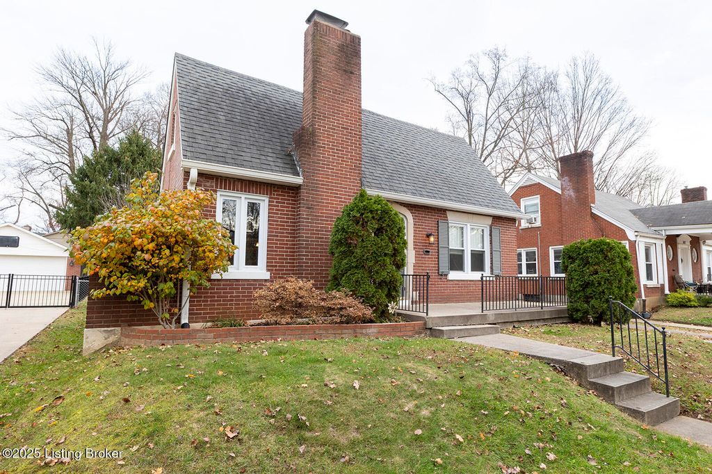 Photo of 505 Oxford Pl, Louisville, KY 40207 (MLS # 1708549)