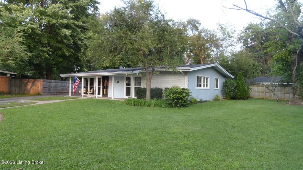 Photo of 1913 Claremoor Dr, Louisville, KY 40223 (MLS # 1718358)