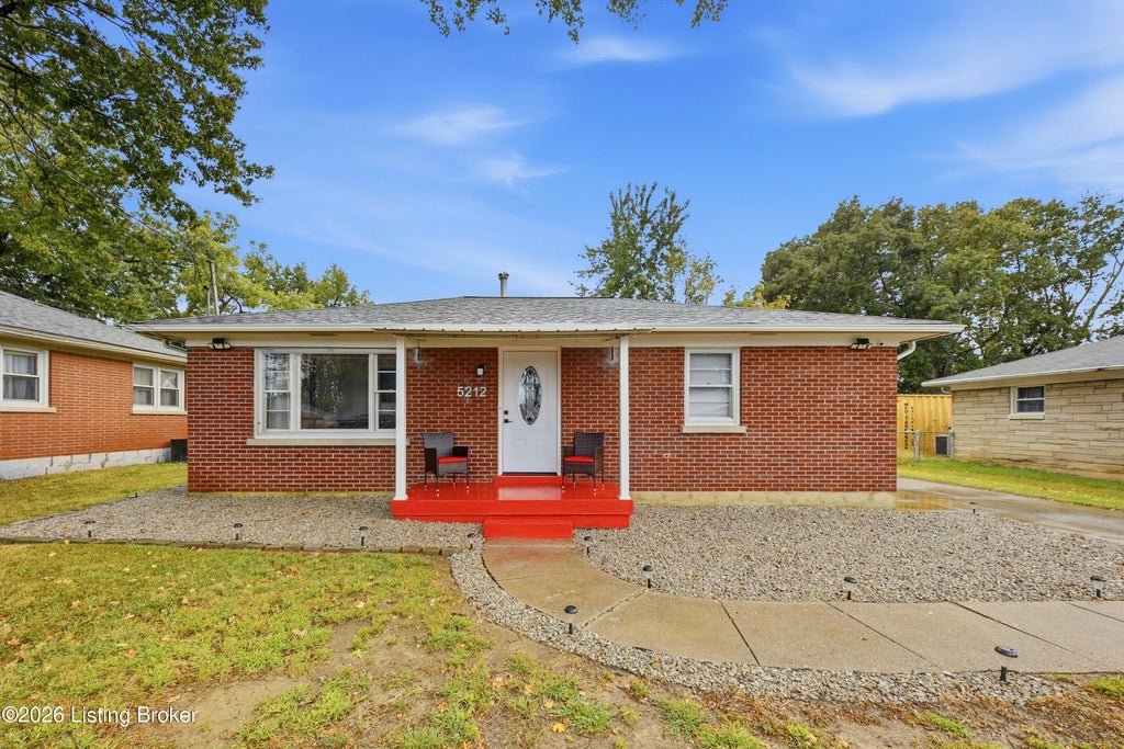 Photo of 5212 Witten Dr, Louisville, KY 40258 (MLS # 1728984)