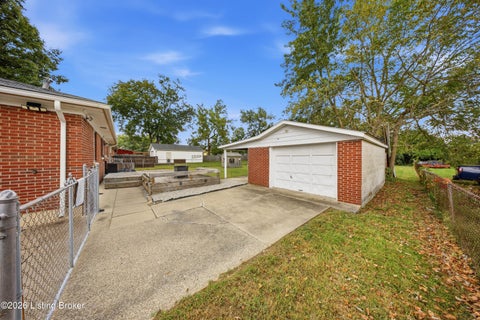 Tiny photo for 5212 Witten Dr, Louisville, KY 40258 (MLS # 1728984)