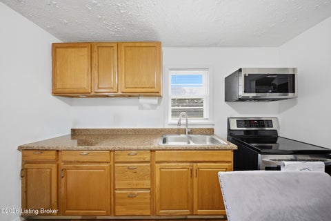 Tiny photo for 5212 Witten Dr, Louisville, KY 40258 (MLS # 1728984)