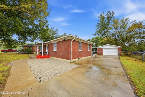 Tiny photo for 5212 Witten Dr, Louisville, KY 40258 (MLS # 1728984)