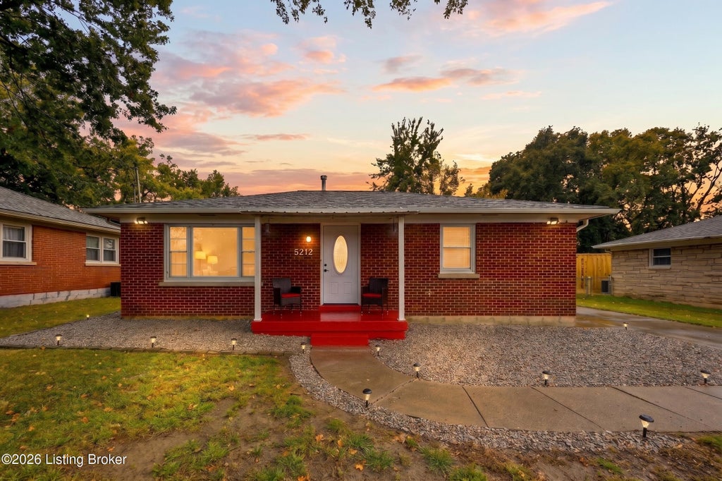 Photo of 5212 Witten Dr, Louisville, KY 40258 (MLS # 1728984)