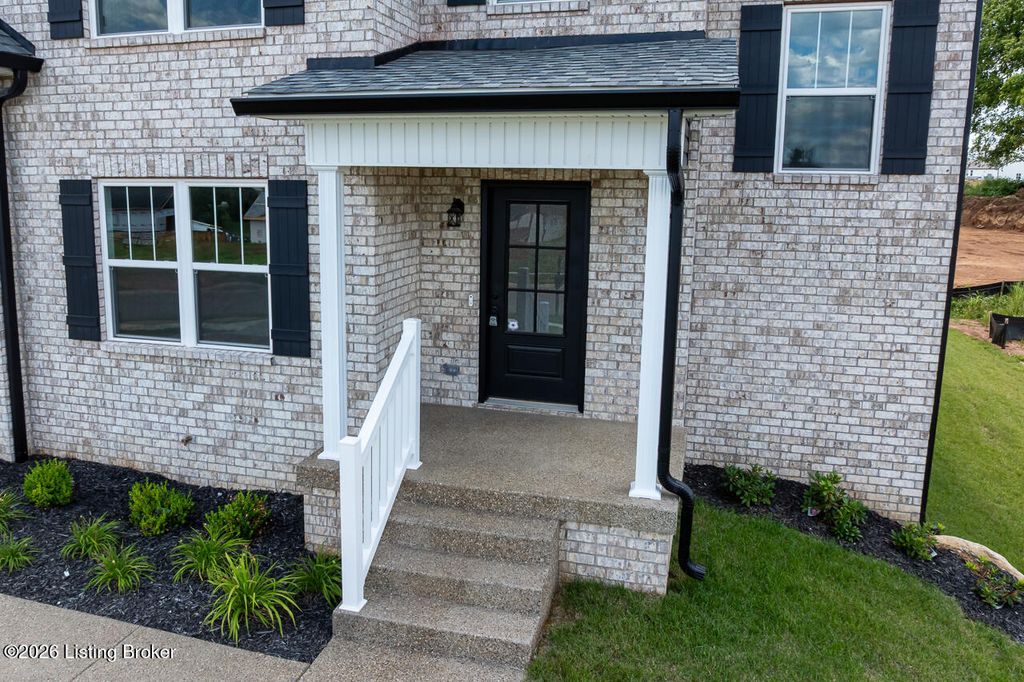 Photo of 125 Broken Arrow Ct, Mt Washington, KY 40047 (MLS # 1721756)