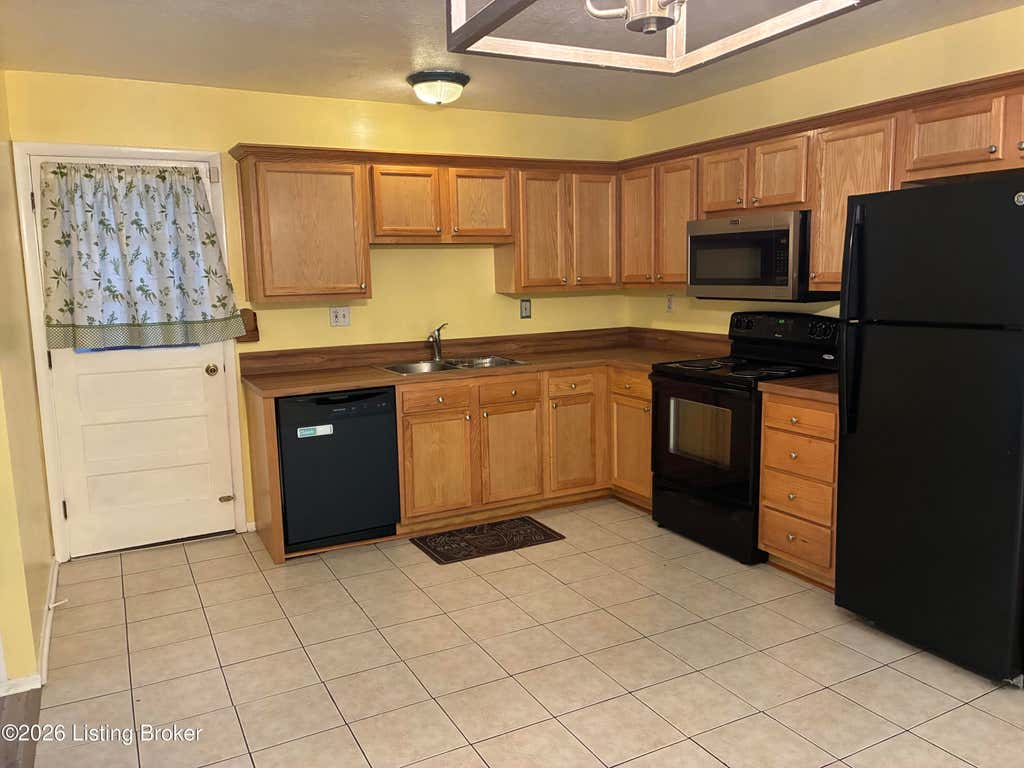 Photo of 9801 Tucson Ct, Louisville, KY 40223 (MLS # 1725333)