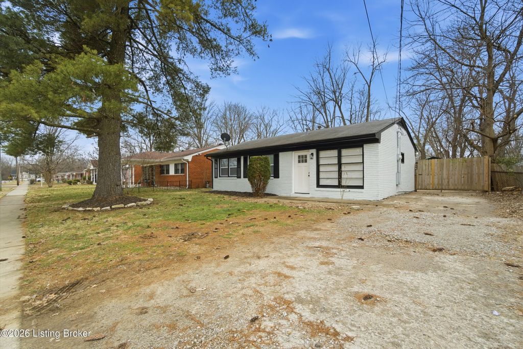 Photo of 5612 Rustic Way, Louisville, KY 40218 (MLS # 1706538)