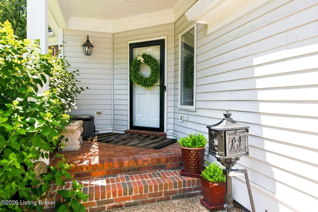 Photo of 5403 Indian Woods Dr, Louisville, KY 40207 (MLS # 1721919)