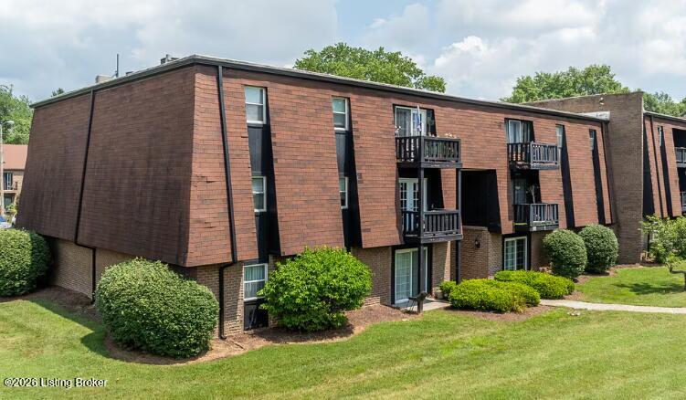 Photo of 3505 Lodge Ln #112, Louisville, KY 40218 (MLS # 1730324)