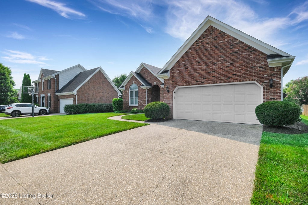 Photo of 13704 Forest Bend Cir, Louisville, KY 40245 (MLS # 1724635)