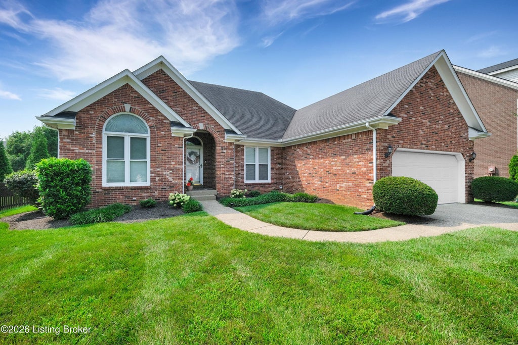 Photo of 13704 Forest Bend Cir, Louisville, KY 40245 (MLS # 1724635)
