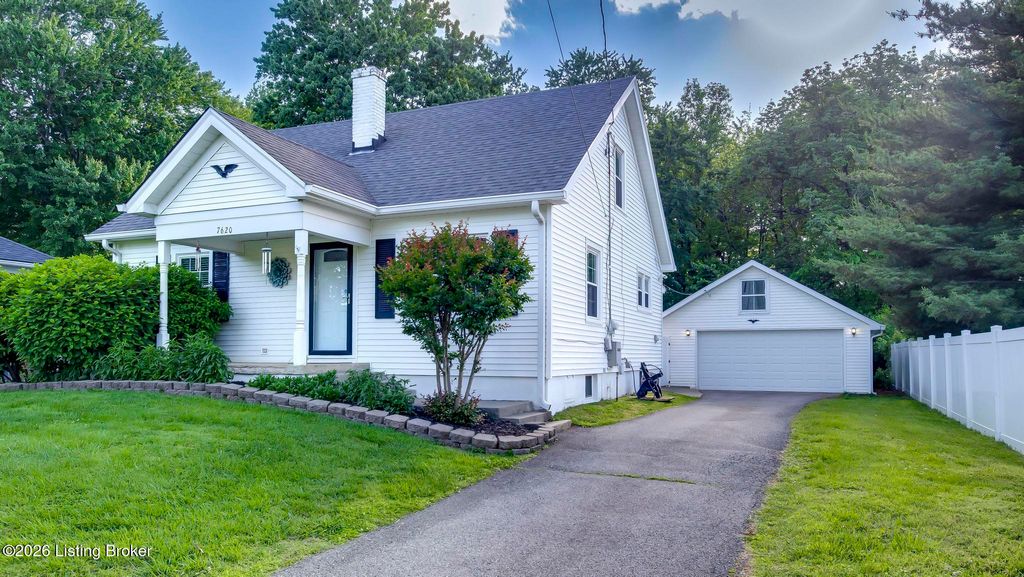 Photo of 7620 Glaser Ln, Louisville, KY 40228 (MLS # 1716823)
