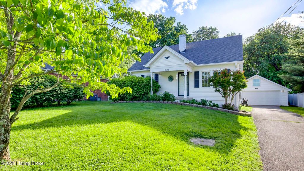 Photo of 7620 Glaser Ln, Louisville, KY 40228 (MLS # 1716823)