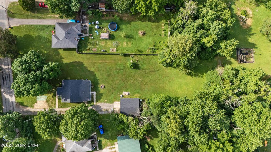 Photo of 8809 Maple Rd, Louisville, KY 40229 (MLS # 1719920)