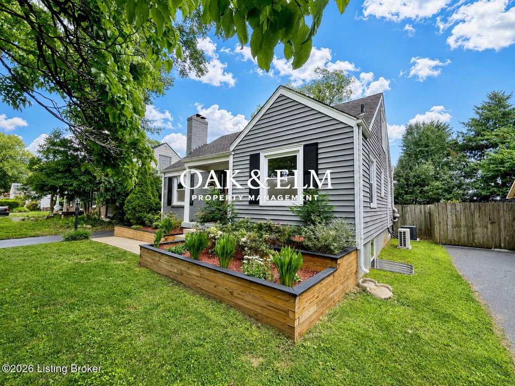Photo of 4008 Brownlee Rd, Louisville, KY 40207 (MLS # 1724442)